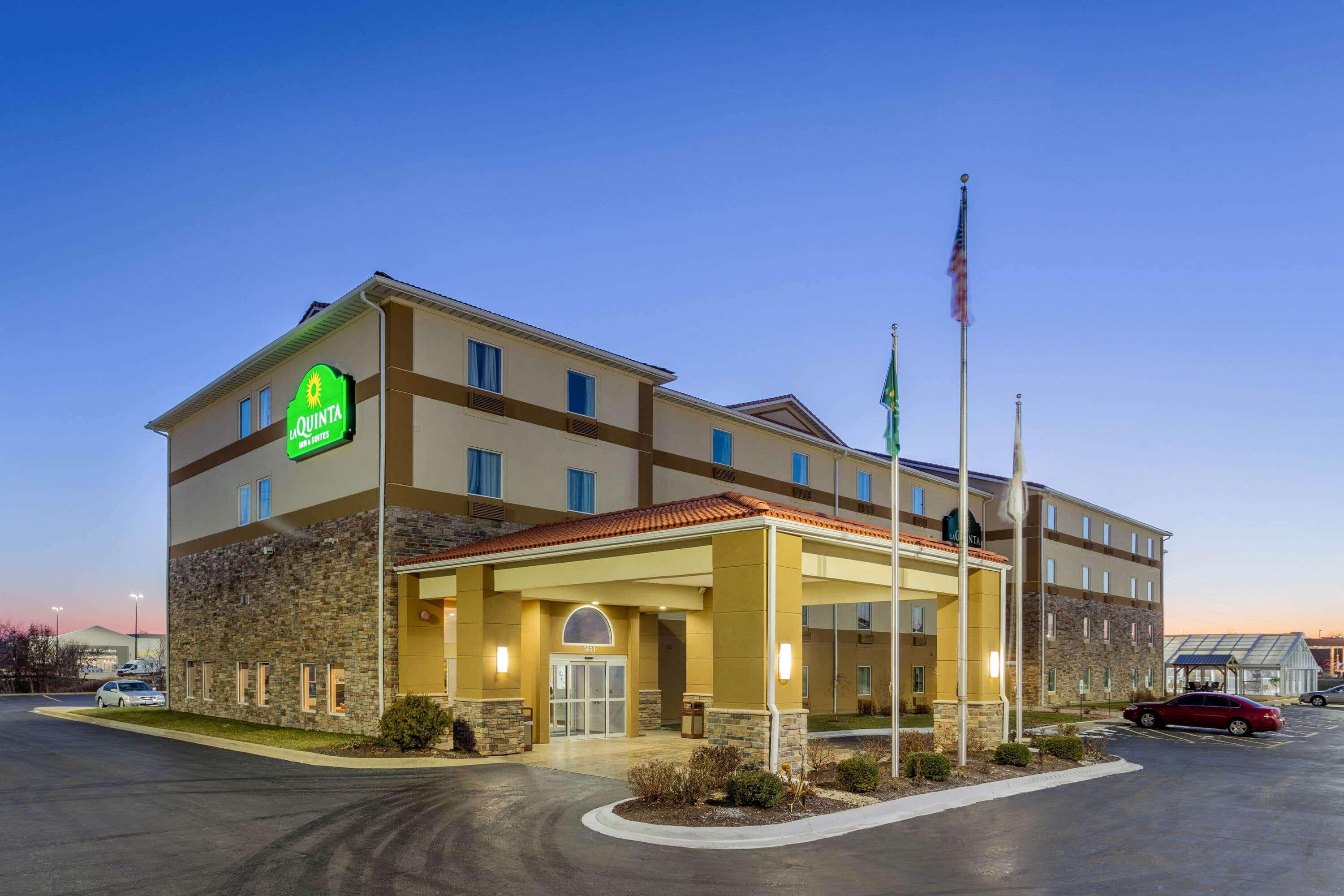 La Quinta By Wyndham Rockford Hotel Exterior photo