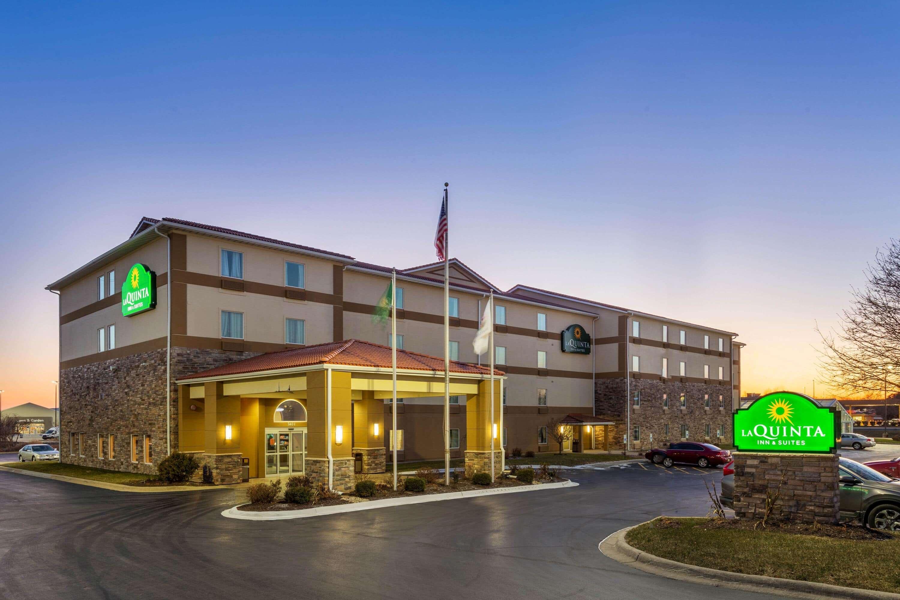 La Quinta By Wyndham Rockford Hotel Exterior photo