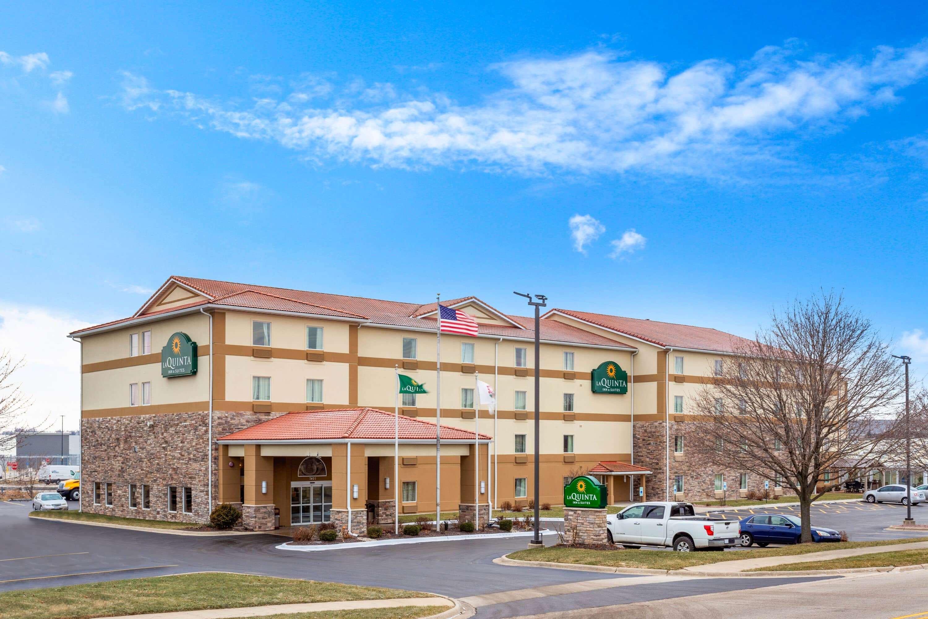 La Quinta By Wyndham Rockford Hotel Exterior photo