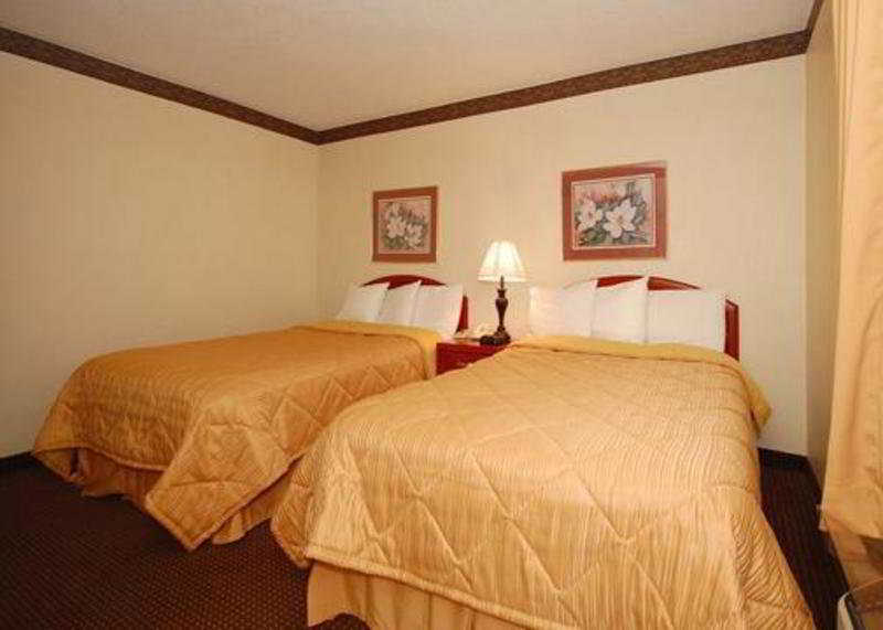 La Quinta By Wyndham Rockford Hotel Exterior photo